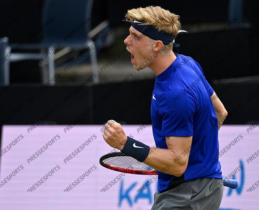10.06.2021, Tennisclub Weissenhof, Stuttgart, GER, ATP Tour, Mercedes Cup in Stuttgart 2021, im Bild Denis Shapovalov Schapowalow (CAN) Jubel jubelt Gestik, Geste Faust // during the Mercedes Cup Tournamen of the ATP Tour at the Tennisclub Weissenhof in Stuttgart, Germany on 2021/06/10. EXPA Pictures 