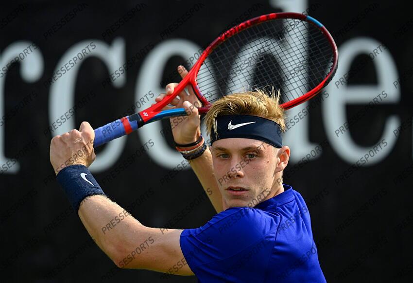 10.06.2021, Tennisclub Weissenhof, Stuttgart, GER, ATP Tour, Mercedes Cup in Stuttgart 2021, im Bild Denis Shapovalov Schapowalow (CAN) Aktion // during the Mercedes Cup Tournamen of the ATP Tour at the Tennisclub Weissenhof in Stuttgart, Germany on 2021/06/10. EXPA Pictures 