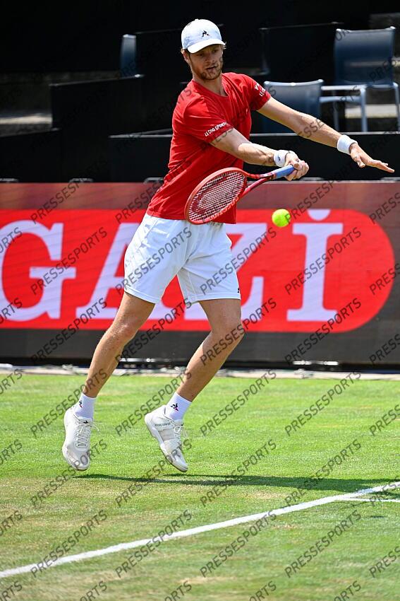 10.06.2021, Tennisclub Weissenhof, Stuttgart, GER, ATP Tour, Mercedes Cup in Stuttgart 2021, im Bild Yannick Hanfmann (GER) Aktion // during the Mercedes Cup Tournamen of the ATP Tour at the Tennisclub Weissenhof in Stuttgart, Germany on 2021/06/10. EXPA Pictures 
