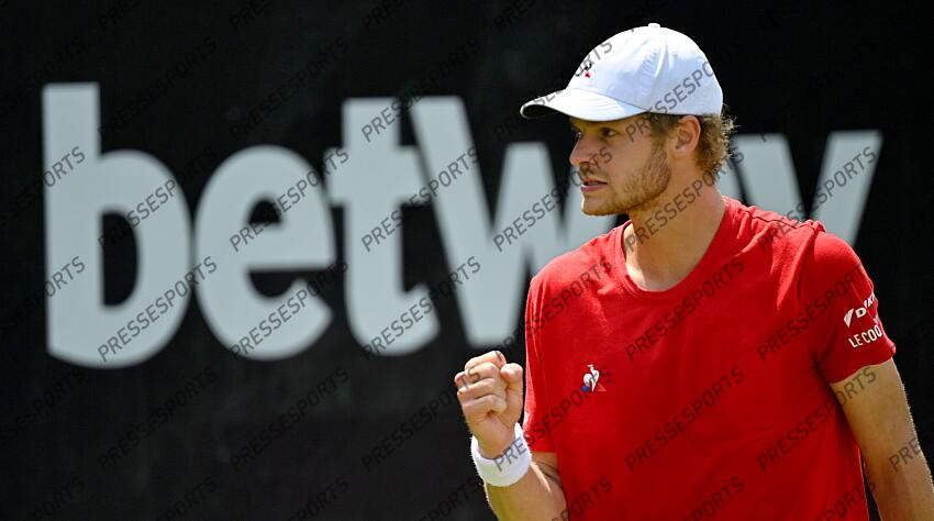 10.06.2021, Tennisclub Weissenhof, Stuttgart, GER, ATP Tour, Mercedes Cup in Stuttgart 2021, im Bild Yannick Hanfmann (GER) Jubel jubelt Faust Gestik, Geste // during the Mercedes Cup Tournamen of the ATP Tour at the Tennisclub Weissenhof in Stuttgart, Germany on 2021/06/10. EXPA Pictures 