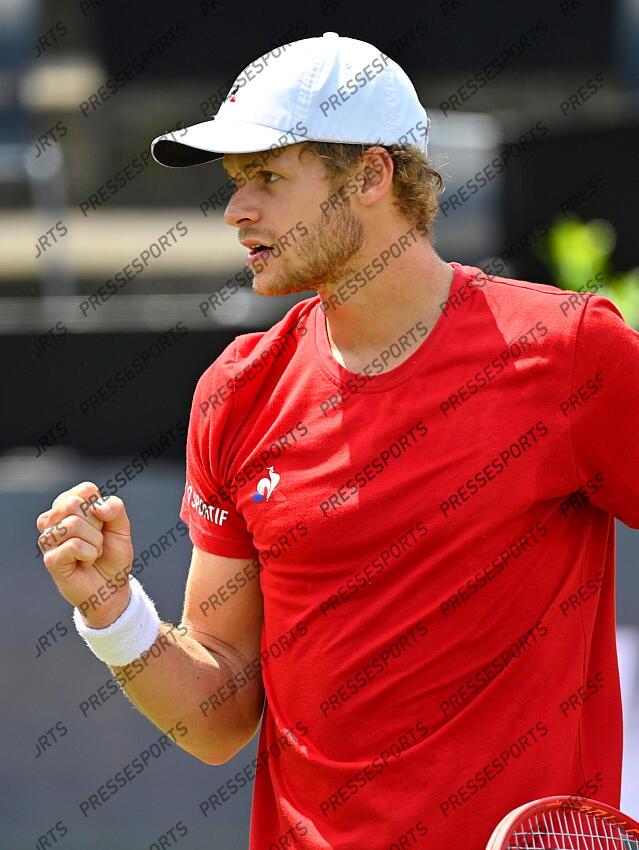 10.06.2021, Tennisclub Weissenhof, Stuttgart, GER, ATP Tour, Mercedes Cup in Stuttgart 2021, im Bild Yannick Hanfmann (GER) Jubel jubelt Faust Gestik, Geste // during the Mercedes Cup Tournamen of the ATP Tour at the Tennisclub Weissenhof in Stuttgart, Germany on 2021/06/10. EXPA Pictures 