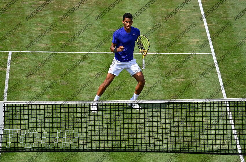 10.06.2021, Tennisclub Weissenhof, Stuttgart, GER, ATP Tour, Mercedes Cup in Stuttgart 2021, im Bild Felix Auger-Aliassime (CAN) Aktion jubelt Jubel // during the Mercedes Cup Tournamen of the ATP Tour at the Tennisclub Weissenhof in Stuttgart, Germany on 2021/06/10. EXPA Pictures 