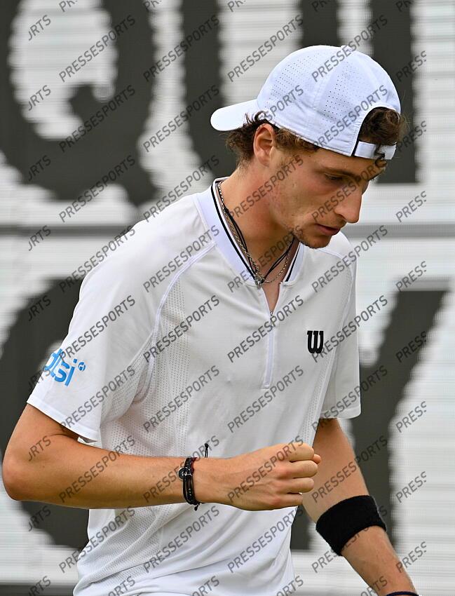 10.06.2021, Tennisclub Weissenhof, Stuttgart, GER, ATP Tour, Mercedes Cup in Stuttgart 2021, im Bild Ugo Humbert (FRA) jubelt Jubel // during the Mercedes Cup Tournamen of the ATP Tour at the Tennisclub Weissenhof in Stuttgart, Germany on 2021/06/10. EXPA Pictures 