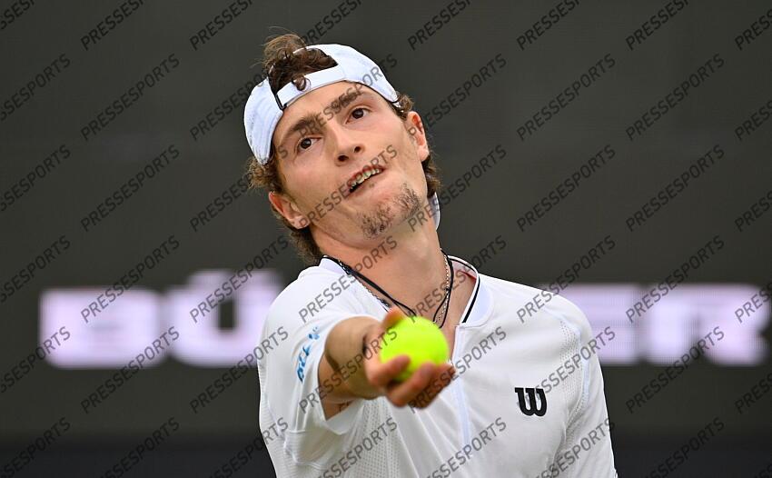 10.06.2021, Tennisclub Weissenhof, Stuttgart, GER, ATP Tour, Mercedes Cup in Stuttgart 2021, im Bild Ugo Humbert (FRA) Aktion Aufschlag // during the Mercedes Cup Tournamen of the ATP Tour at the Tennisclub Weissenhof in Stuttgart, Germany on 2021/06/10. EXPA Pictures 