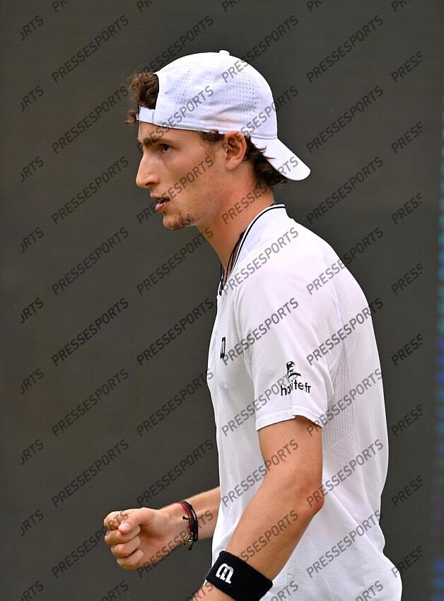 10.06.2021, Tennisclub Weissenhof, Stuttgart, GER, ATP Tour, Mercedes Cup in Stuttgart 2021, im Bild Ugo Humbert (FRA) jubelt Jubel // during the Mercedes Cup Tournamen of the ATP Tour at the Tennisclub Weissenhof in Stuttgart, Germany on 2021/06/10. EXPA Pictures 