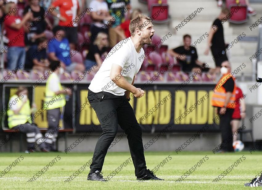 Schlussjubel, Trainer Bo Svensson (Mainz) Mainz, 15.08.2021, Fussball, Bundesliga, 1. FSV Mainz 05 - RB Leipzig MAYENCE-RB LEIPZIG (1-0) 