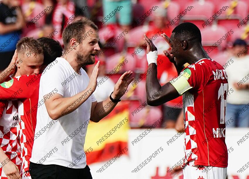 Schlussjubel v.l. Trainer Bo Svensson (Mainz), Moussa Niakhate Mainz, 15.08.2021, Fussball, Bundesliga, 1. FSV Mainz 05 - RB Leipzig MAYENCE-RB LEIPZIG (1-0) 