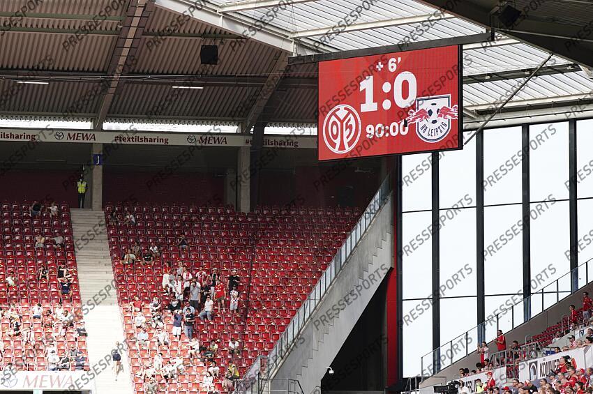 Anzeigetafel in der Mewa Arena mit Nachspielzeit Mainz, 15.08.2021, Fussball, Bundesliga, 1. FSV Mainz 05 - RB Leipzig MAYENCE-RB LEIPZIG (1-0) 