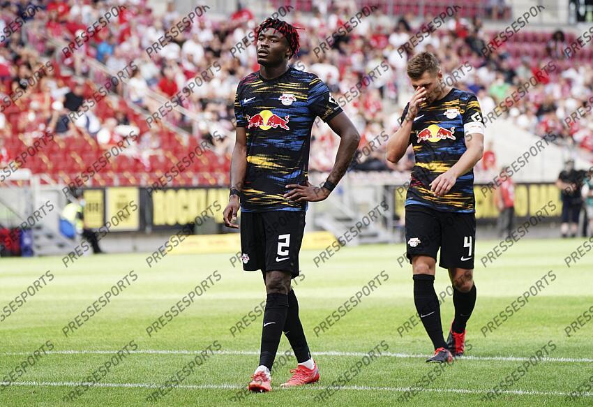 v.l. Mohamed Simakan, Willi Orban (Leipzig) Mainz, 15.08.2021, Fussball, Bundesliga, 1. FSV Mainz 05 - RB Leipzig MAYENCE-RB LEIPZIG (1-0) 