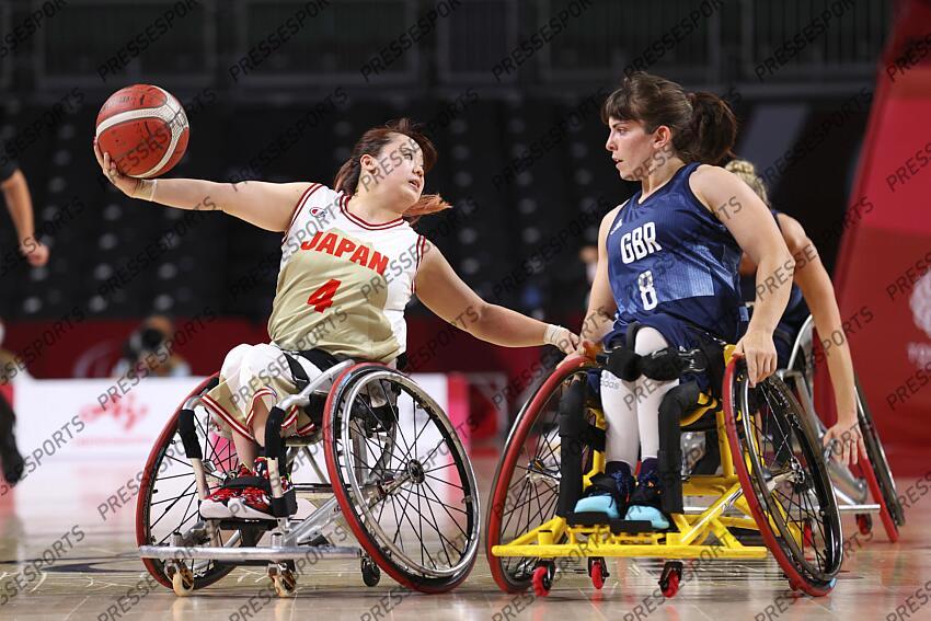 (L-R) Amane Yanagimoto (JPN), Laurie Williams (GBR), AUGUST 26, 2021 - Wheelchair Basketball : Women's Preliminary Round Group A match between Japan - Great Britain during the Tokyo 2020 Paralympic Games at the Musashino Forest Sport Plaza in Tokyo, Japan. (Photo by Yohei Osada/AFLO SPORT) JEUX PARALYMPIQUES DE TOKYO 2020 