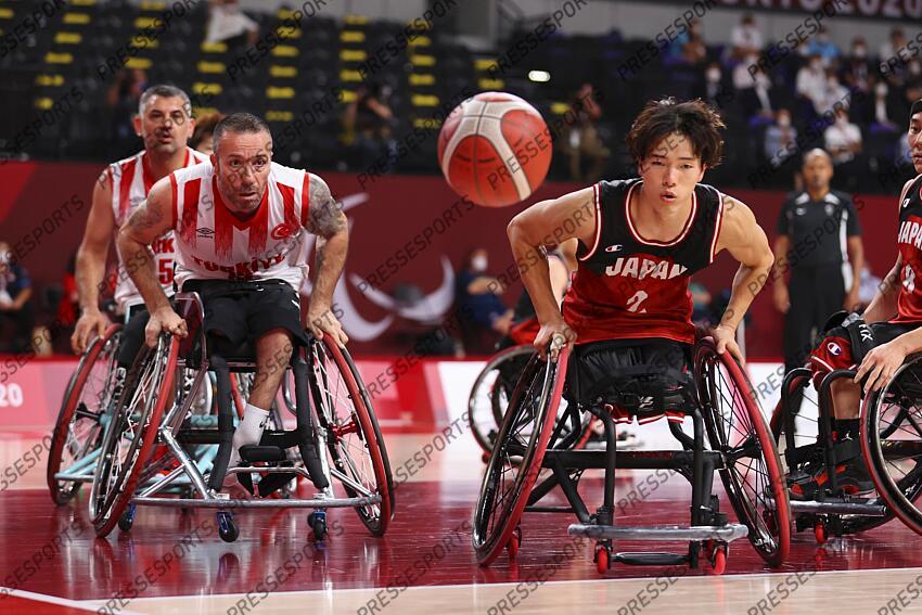 (L-R) Ferit Gumus (TUR), Renshi Chokai (JPN), AUGUST 30, 2021 - Wheelchair Basketball : Men's Preliminary Round Group A match between Turkey - Japan during the Tokyo 2020 Paralympic Games at the Ariake Arena in Tokyo, Japan. (Photo by Yohei Osada/AFLO SPORT) JEUX PARALYMPIQUES DE TOKYO 2020 