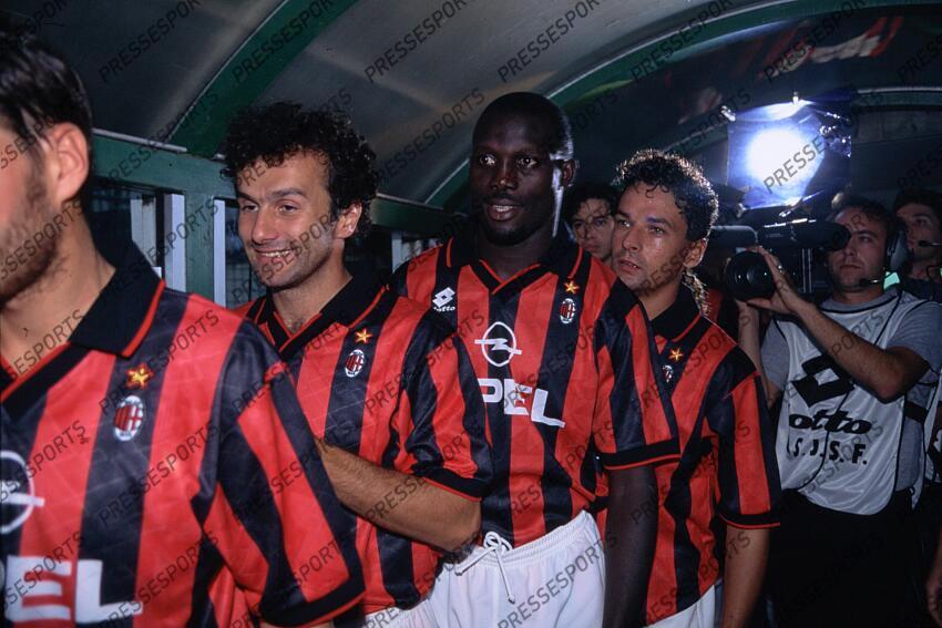 Presse sports : Report 'FOOT MATCH AMICAL 1995 ST ETIENNE-MILAN AC'