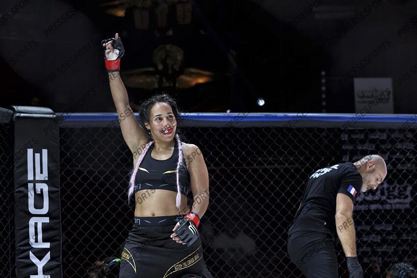 zouak (rizlen) (fra) gant rouge MMA GRAND PRIX 4 