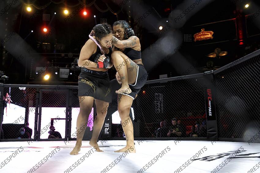 zouak (rizlen) (fra) gant rouge pereira (jennifer) (bra) gant bleu MMA GRAND PRIX 4 