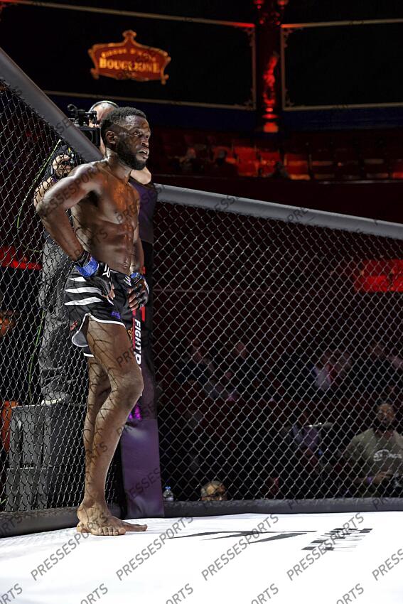 sidibe (bandjougou) (fra) gant rouge deh (konmon) (fra) gant bleu MMA GRAND PRIX 4 