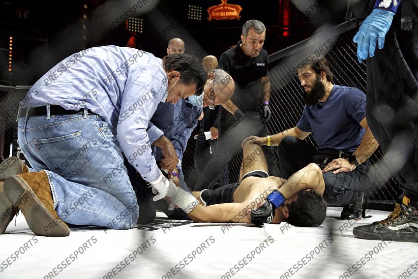 marie saadi (mickael) (fra) gant rouge guenana (kaled) gant bleu MMA GRAND PRIX 4 