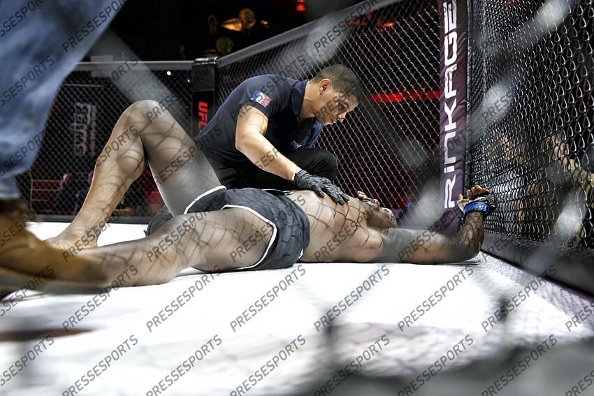 saadi (mehdi) (fra) gant rouge kadiake (mohamed) (fra) gant bleu MMA GRAND PRIX 4 