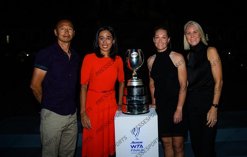 Shuai Zhang of China & Samantha Stosur of Australia during the iconic photo shoot ahead of ceremony of the 2021 Akron WTA Finals Guadalajara WTA tennis tournament soiree gala 2021 Akron WTA Finals Guadalajara Monday Draw 
