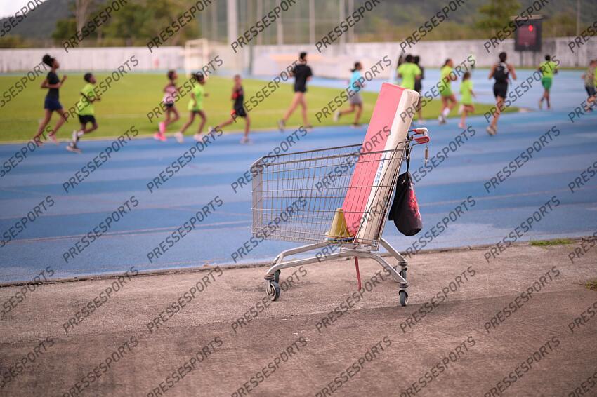 L’une est entraîneure et a perdu sa jambe en 2019, vingt et un ans après avoir porté au plus haut le relais tricolore aux Championnats d’europe. L’autre, demi- finaliste cet été aux Jo de tokyo sur 200 m, est l’une des grandes espoirs du sprint français. Mais, entre Katia Benth et gémima Joseph, l’histoire va bien au-delà du sport. 