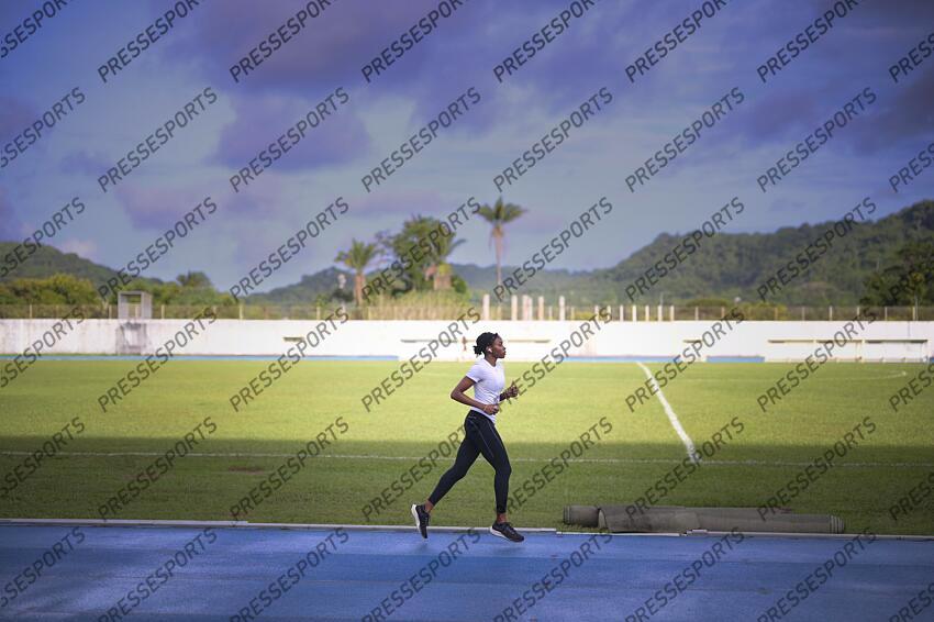L’une est entraîneure et a perdu sa jambe en 2019, vingt et un ans après avoir porté au plus haut le relais tricolore aux Championnats d’europe. L’autre, demi- finaliste cet été aux Jo de tokyo sur 200 m, est l’une des grandes espoirs du sprint français. Mais, entre Katia Benth et gémima Joseph, l’histoire va bien au-delà du sport. 
