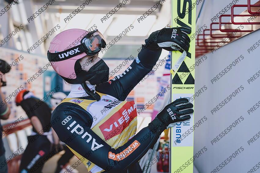 01.01.2022, Olympiaschanze, Garmisch Partenkirchen, GER, FIS Weltcup Skisprung, Vierschanzentournee, Garmisch Partenkirchen, Wertungssprung, im Bild Karl Geiger (GER) // Karl Geiger of Germany prior to his Competition Jump for the Four Hills Tournament of FIS Ski Jumping World Cup at the Olympiaschanze in Garmisch Partenkirchen, Germany on 2022/01/01. EXPA Pictures 
