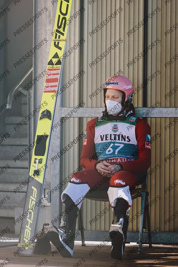 31.12.2021, Olympiaschanze, Garmisch Partenkirchen, GER, FIS Weltcup Skisprung, Vierschanzentournee, Garmisch Partenkirchen, Qualifikation, im Bild Jan Hoerl (AUT) // Jan Hoerl of Austria during his Qualification Jump for the Four Hills Tournament of FIS Ski Jumping World Cup at the Olympiaschanze in Garmisch Partenkirchen, Germany on 2021/12/31. EXPA Pictures 