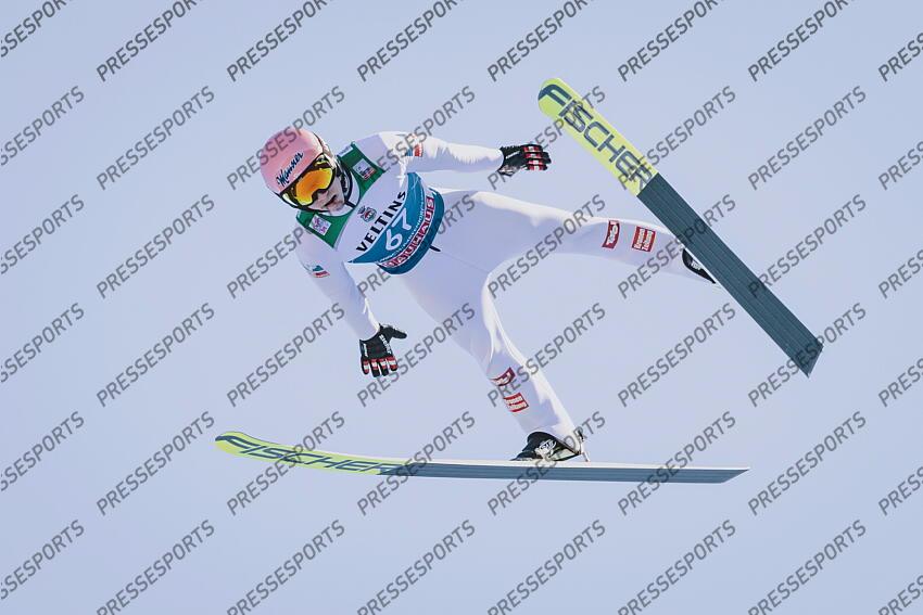31.12.2021, Olympiaschanze, Garmisch Partenkirchen, GER, FIS Weltcup Skisprung, Vierschanzentournee, Garmisch Partenkirchen, Qualifikation, im Bild Jan Hoerl (AUT) // Jan Hoerl of Austria during his Qualification Jump for the Four Hills Tournament of FIS Ski Jumping World Cup at the Olympiaschanze in Garmisch Partenkirchen, Germany on 2021/12/31. EXPA Pictures 