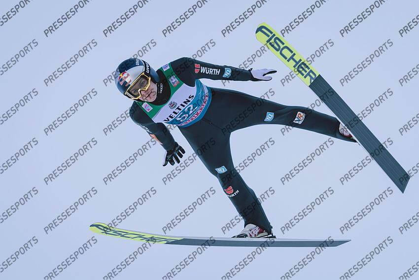 31.12.2021, Olympiaschanze, Garmisch Partenkirchen, GER, FIS Weltcup Skisprung, Vierschanzentournee, Garmisch Partenkirchen, Qualifikation, im Bild Andreas Wellinger (GER) // Andreas Wellinger of Germany during his Qualification Jump for the Four Hills Tournament of FIS Ski Jumping World Cup at the Olympiaschanze in Garmisch Partenkirchen, Germany on 2021/12/31. EXPA Pictures 
