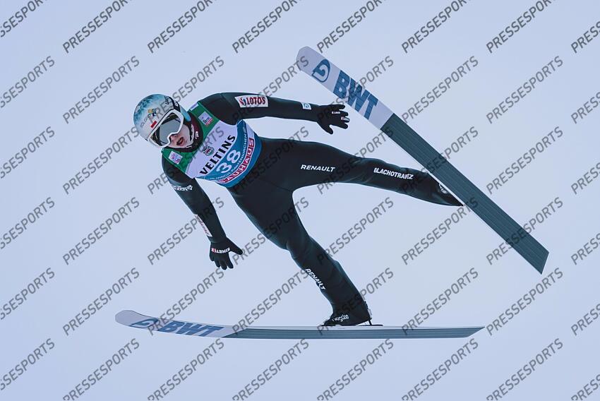 31.12.2021, Olympiaschanze, Garmisch Partenkirchen, GER, FIS Weltcup Skisprung, Vierschanzentournee, Garmisch Partenkirchen, Qualifikation, im Bild Pawel Wasek (POL) // Pawel Wasek of Poland during his Qualification Jump for the Four Hills Tournament of FIS Ski Jumping World Cup at the Olympiaschanze in Garmisch Partenkirchen, Germany on 2021/12/31. EXPA Pictures 