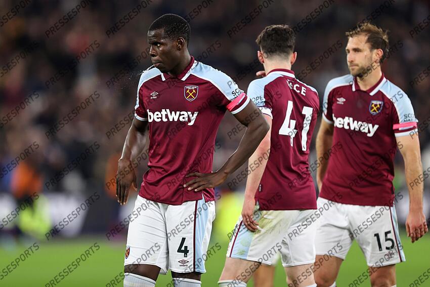 8 February 2022, London - Premier League Football - West Ham United v Watford - Kurt Zouma of West Ham spits - Photo: Charlotte Wilson / Offside. WEST HAM UNITED-WATFORD (1-0) 