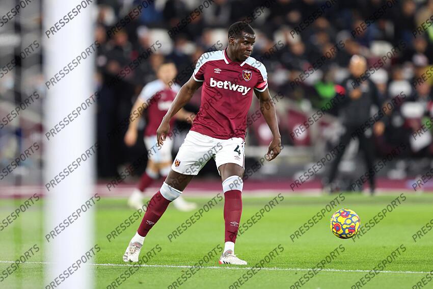 8 February 2022, London - Premier League Football - West Ham United v Watford - Kurt Zouma of West Ham - Photo: Charlotte Wilson / Offside. WEST HAM UNITED-WATFORD (1-0) 