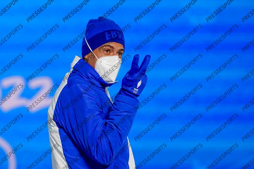 BEIJING, CHINA - FEBRUARY 15 : Quentin Fillon Maillet of Team France wins the silver medal during the Olympic Games 2022, Men's Biathlon Relay on February 15, 2022 in Zhangjiakou China. (Photo by Michel Cottin/Agence Zoom) REMISE MEDAILLES - RELAIS 4X7.5 KM HOMMES 