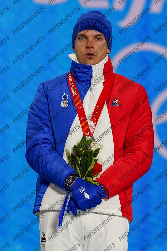 BEIJING, CHINA - FEBRUARY 15 : Emilien Jacquelin of Team France wins the silver medal during the Olympic Games 2022, Men's Biathlon Relay on February 15, 2022 in Zhangjiakou China. (Photo by Michel Cottin/Agence Zoom) REMISE MEDAILLES - RELAIS 4X7.5 KM HOMMES 