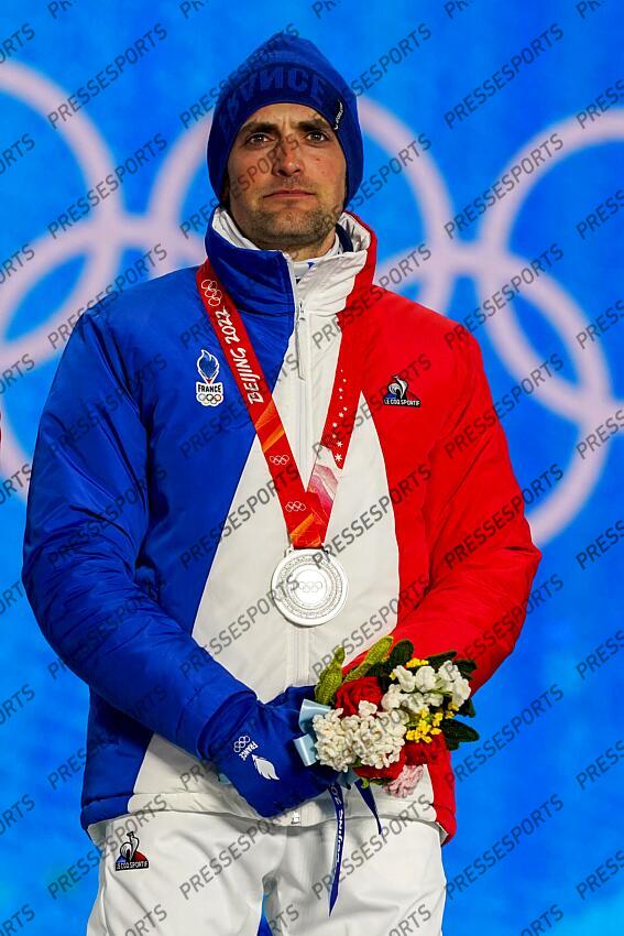 BEIJING, CHINA - FEBRUARY 15 : Simon Desthieux of Team France wins the silver medal during the Olympic Games 2022, Men's Biathlon Relay on February 15, 2022 in Zhangjiakou China. (Photo by Michel Cottin/Agence Zoom) REMISE MEDAILLES - RELAIS 4X7.5 KM HOMMES 