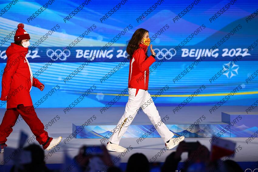 Ailing Eileen Gu (CHN), FEBRUARY 8, 2022 - Freestyle Skiing : Women's Big Air Medal Ceremony during the Beijing 2022 Olympic Winter Games at Beijing Medal Plaza in Beijing, China. (Photo by AFLO SPORT) BIG AIR FEMMES 