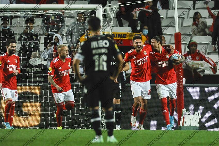 Darwin Nunez, joueur de Benfica, célèbre un but contre Vitória de Guimarães lors du match de football portugais I Liga qui s'est tenu à Estádio da Luz, Lisbonne, Portugal, le 27 février 2022. CARLOS BARROSO /PRESSESPORTS BENFICA-VITORIA GUIMARAES (3-0) 