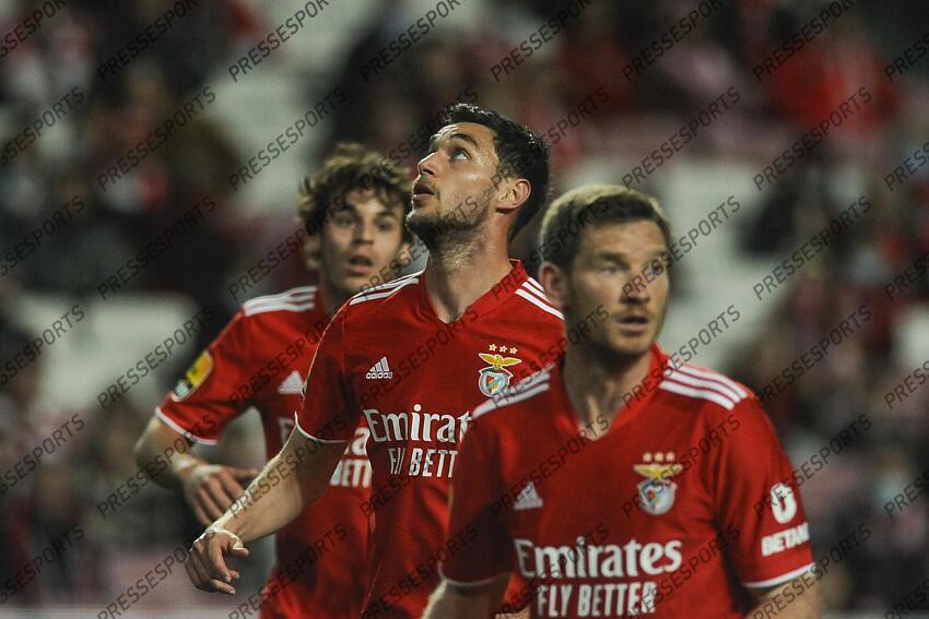 Paulo Bernardo, and Yanemchuck and Vertonghen, joueur de Benfica, lors du match entre son équipe et l'équipe de Vitória de Guimarães lors du match de football de la Ligue portugaise I qui s'est tenu à l'Estádio da Luz, Lisbonne, Portugal, le 27 février 2022. CARLOS BARROSO /PRESSESPORTS BENFICA-VITORIA GUIMARAES (3-0) 