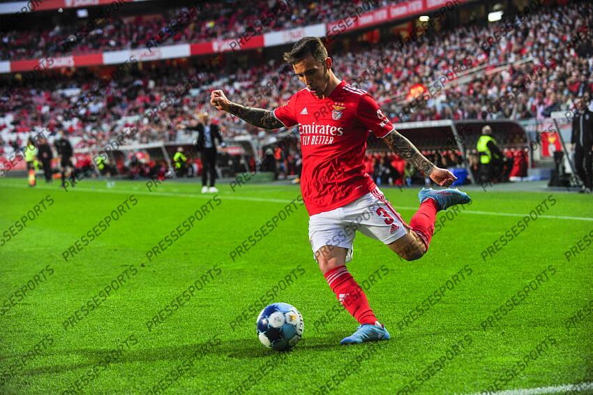 Grimaldo, joueur de Benfica, lors du match entre son équipe et l'équipe de Vitória de Guimarães lors du match de football de la Ligue portugaise I qui s'est tenu à l'Estádio da Luz, Lisbonne, Portugal, le 27 février 2022. CARLOS BARROSO /PRESSESPORTS BENFICA-VITORIA GUIMARAES (3-0) 