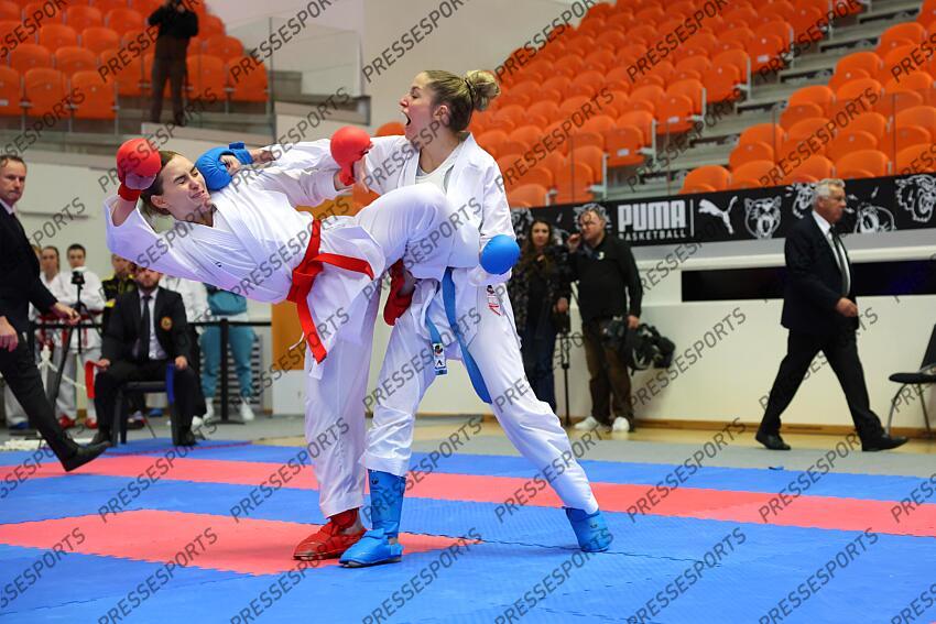 sivert (laura) (fra) ceinture bleu avazeri (lea) (fra) ceinture rouge CHAMPIONNAT DE FRANCE DE KARATE 