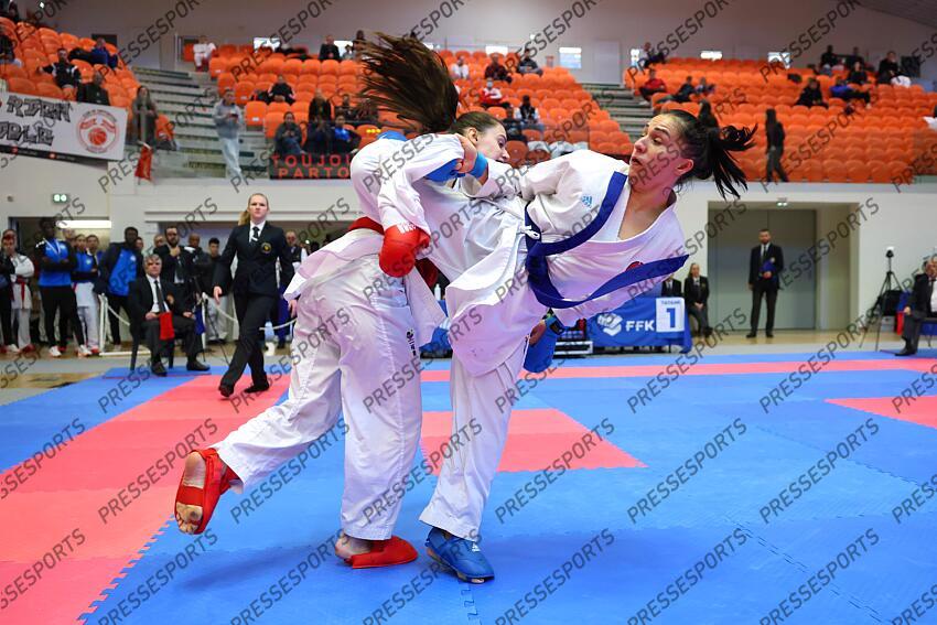 dona (lolita) (fra) ceinture bleu CHAMPIONNAT DE FRANCE DE KARATE 