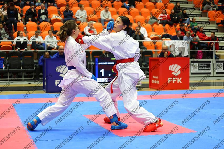 assma (charif) (fra) ceinture rouge martinez (manon) (fra) ceinture bleu CHAMPIONNAT DE FRANCE DE KARATE 