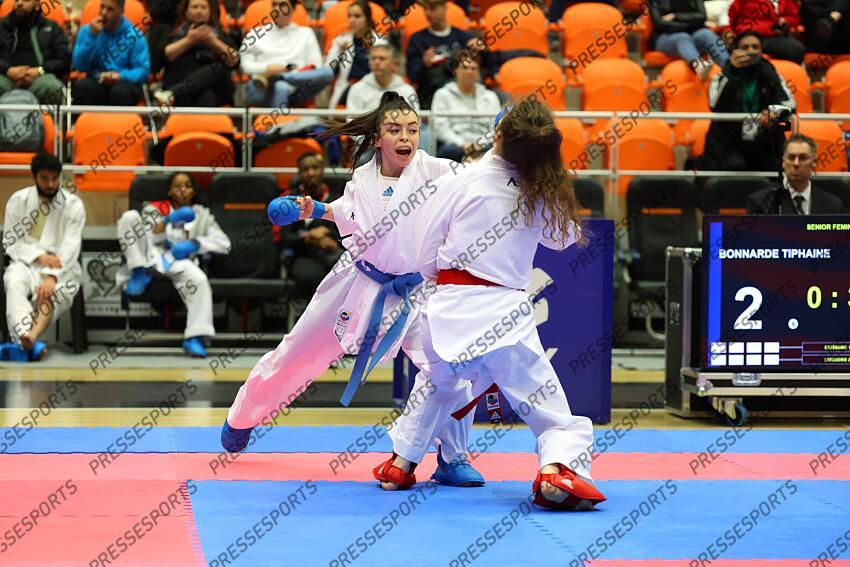breuzard (chloe) (fra) ceinture bleu bonnarde (tiphaine) (fra) ceinture rouge CHAMPIONNAT DE FRANCE DE KARATE 