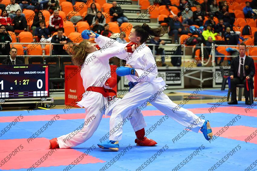 breuzard (chloe) (fra) ceinture bleu bonnarde (tiphaine) (fra) ceinture rouge CHAMPIONNAT DE FRANCE DE KARATE 