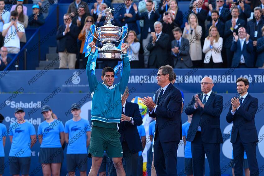Carlos Alcaraz celebrate the tittle after the Barcelona Open Banc Sabadell Conde de Godo Trophy final played at Real Club de Tenis Barcelona on April 24, 2022 in Barcelona, Spain. TOURNOI DE BARCELONE 