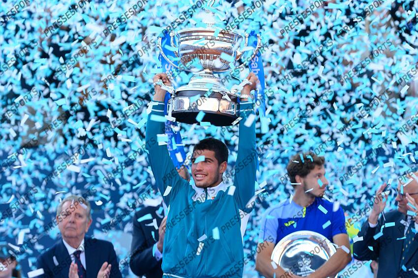 Carlos Alcaraz celebrate the tittle after the Barcelona Open Banc Sabadell Conde de Godo Trophy final played at Real Club de Tenis Barcelona on April 24, 2022 in Barcelona, Spain. TOURNOI DE BARCELONE 