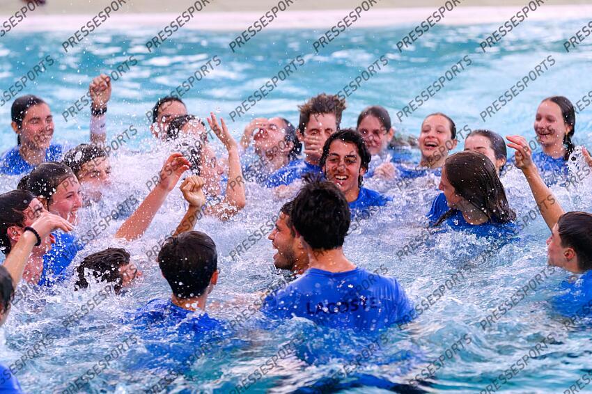 Carlos Alcaraz celebrate the tittle after the Barcelona Open Banc Sabadell Conde de Godo Trophy final played at Real Club de Tenis Barcelona on April 24, 2022 in Barcelona, Spain. TOURNOI DE BARCELONE 