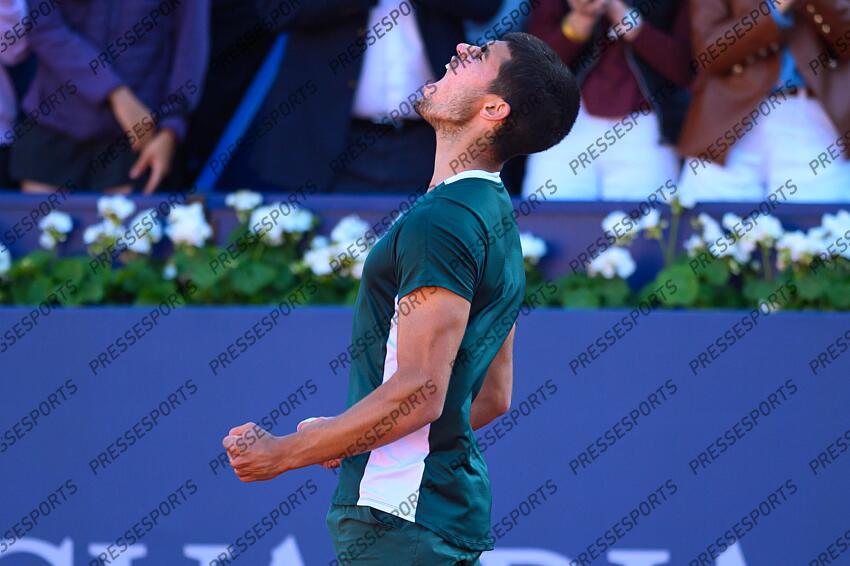 Carlos Alcaraz celebrate the tittle after the Barcelona Open Banc Sabadell Conde de Godo Trophy final played at Real Club de Tenis Barcelona on April 24, 2022 in Barcelona, Spain. TOURNOI DE BARCELONE 