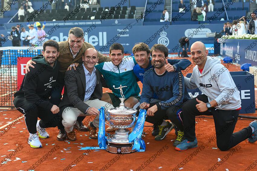Carlos Alcaraz celebrate the tittle after the Barcelona Open Banc Sabadell Conde de Godo Trophy final played at Real Club de Tenis Barcelona on April 24, 2022 in Barcelona, Spain. TOURNOI DE BARCELONE 