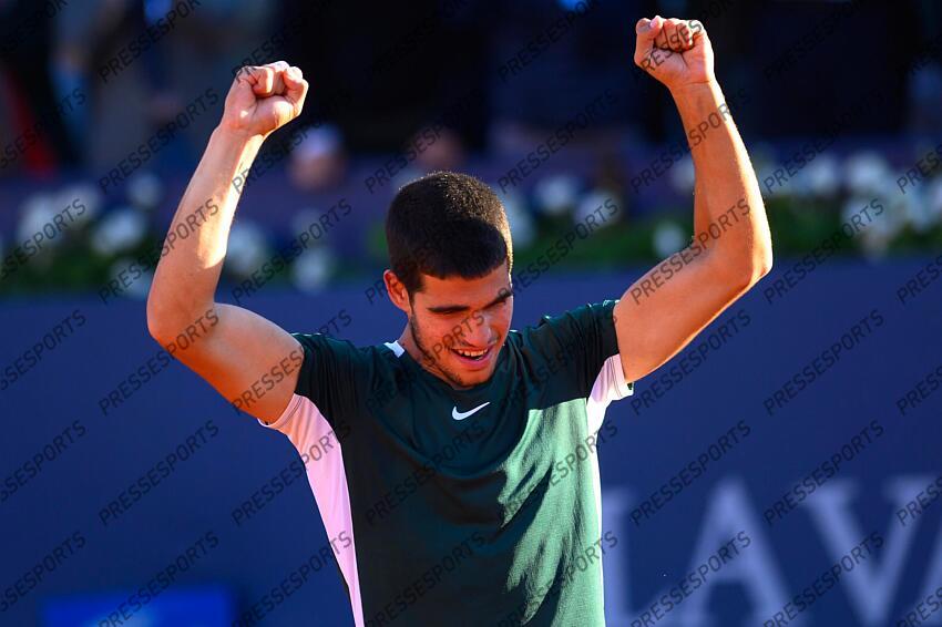 Carlos Alcaraz celebrate the tittle after the Barcelona Open Banc Sabadell Conde de Godo Trophy final played at Real Club de Tenis Barcelona on April 24, 2022 in Barcelona, Spain. TOURNOI DE BARCELONE 