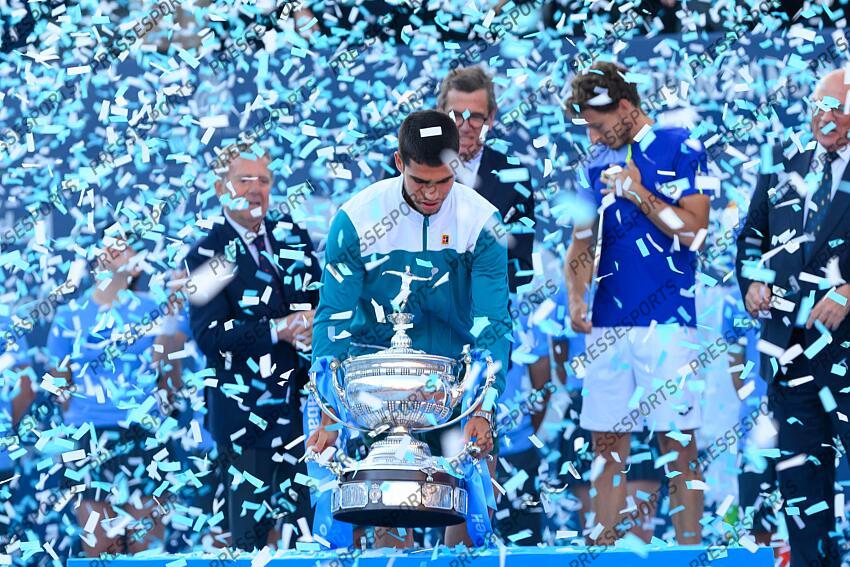 Carlos Alcaraz celebrate the tittle after the Barcelona Open Banc Sabadell Conde de Godo Trophy final played at Real Club de Tenis Barcelona on April 24, 2022 in Barcelona, Spain. TOURNOI DE BARCELONE 